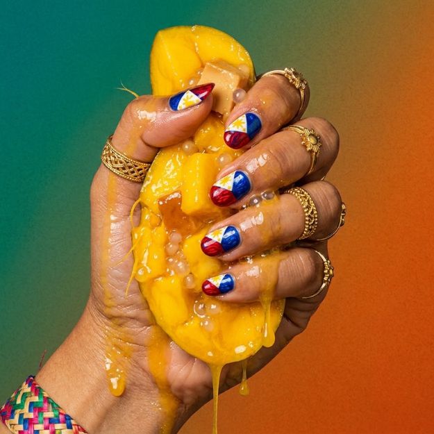 Inspired by golden summer mangoes – those overflowing bowls of sliced fruit, sticky fingers, and creamy shakes shared at merienda. We took that juicy mango, added bright guava and smooth coconut, then turned it into a fragrance you can wear all day.